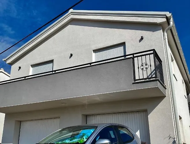 Tinel Apartment