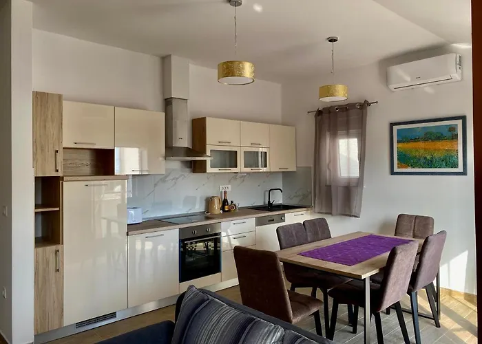 Tinel Apartment