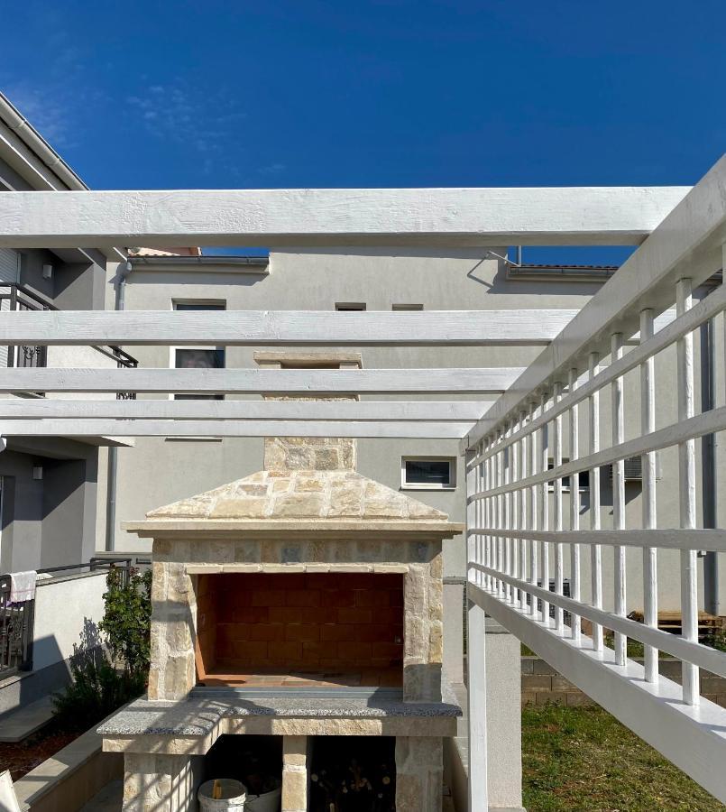 Tinel Apartment *